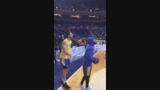 Melih Mahmutoğlu'nun Isınırken Üst Üste Attığı 3'lük Basketler