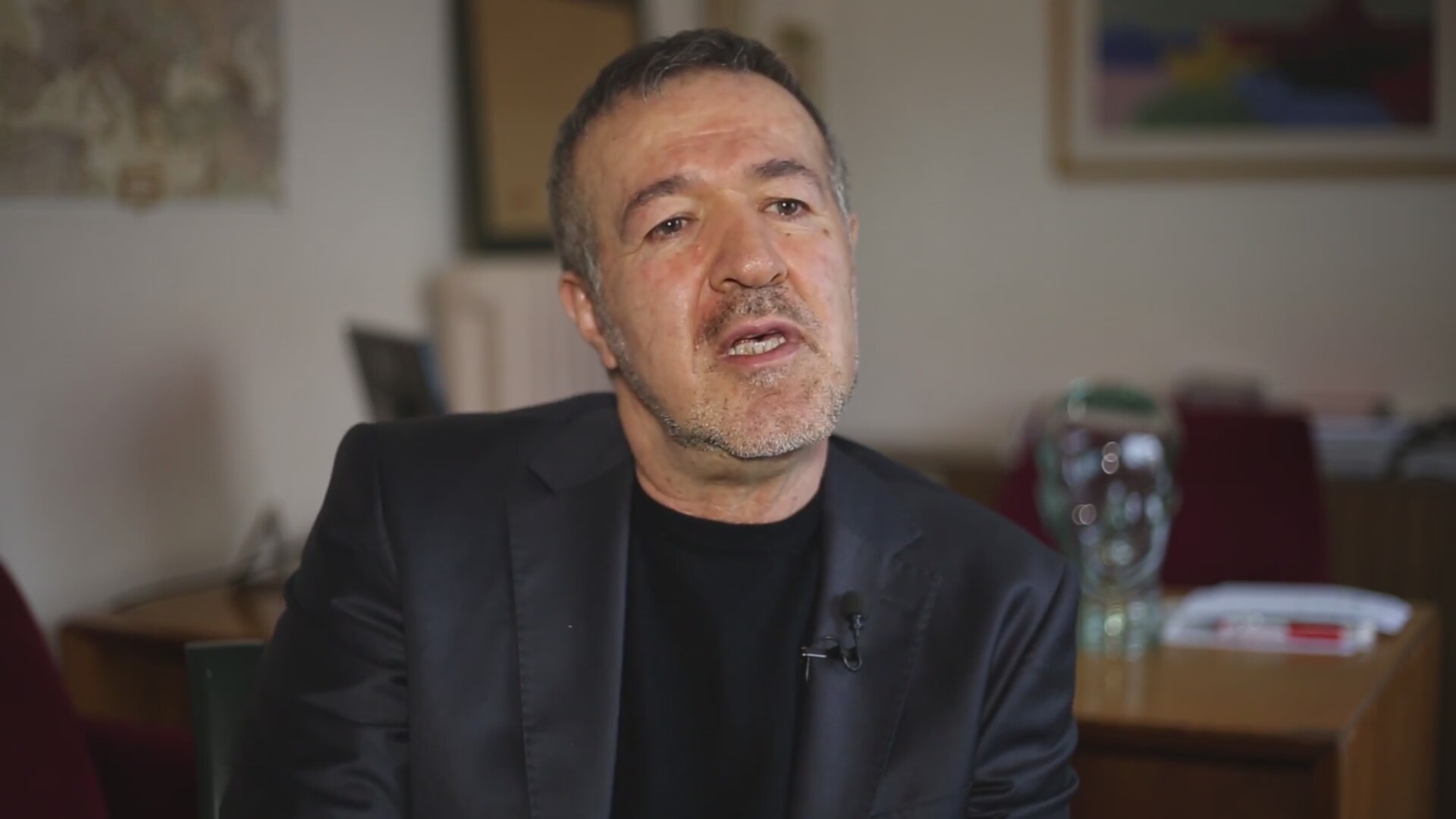 Aşk ve Mavi 75. yeni bölüm fragmanı: Alinin ölüm haberi konağa ulaştı Emrah, Aşk ve Maviden ayrıldı 51
