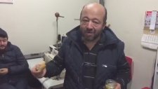 İştah Açıcı Şekilde Turşu Suyu İçmek