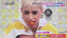 Katy Perry'nin Tavuk Yerken Boğulma Tehlikesi Geçirmesi