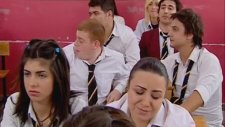 Leyla Hoca Eskort Sibel'le Kaşar Zehra'yı Sözlü Yapıyor - Arka Sıradakiler