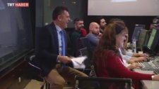 TRT Spikerinden Hakan Peker'e Müthiş Gönderme