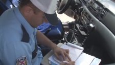 Aracını Bağladığı Aileye Kendi Aracını Veren Trafik Polisi