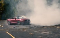 Ford Mustang Ecoboost 2.3 Convertible ile 0 Çizmek - Yan Yan