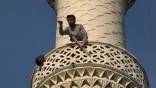 Pompalı Tüfekle Minareye Çıkan Vatandaş Polisi Alarma Geçirdi