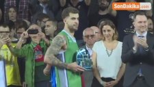 Darüşşafaka, Şampiyonluk Kupasını Kaldırdı