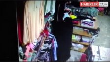 Tuhafiyeye Giren Hırsızın Soygun Anları Güvenlik Kamerasına Yansıdı