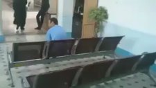 Oturan Adama Hayatının Şokunu Yaşatan Akıl Hastası