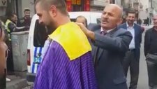 Pazarlama Bölümünü Dereceli İle Bitiren Takım Elbiseli Seyyar Satıcı