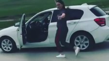 Arabadan İnip Dans Eşliğinde Havaya Ateş Eden Kız