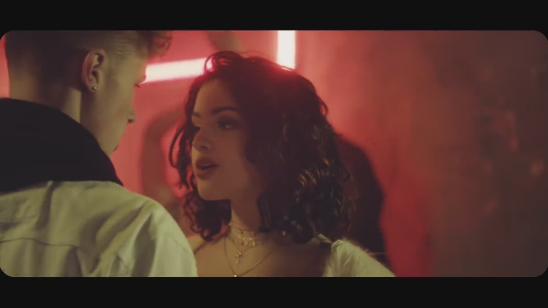 Malu Trevejo) (Music Video 2018). 
