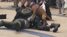 Sarhoş Kavgasına Karışan Şapşik Köpek