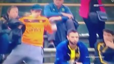 Kaleci, Taraftar Formasıyla Maça Çıktı!