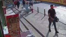 Tek Teker Şovu Yapmak İsteyen Motosikletli Magandanın Dehşet Saçması