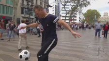 Top Cambazı Andrew Henderson Barcelona Sokaklarında Şov Yaptı