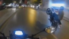 Motosiklet Sürücüsü Taklaya Geldi