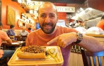 Turkiye'den 100 Kilo Kuzu Kokorec Geldi: 5 Yarım Ekmek Yedim
