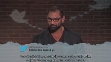 Avengers Ekibinin Kendilerine Yazılan Tweetleri Okuması