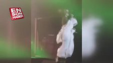 İnna İstanbul Konserinde Sahneden Yere Düştü