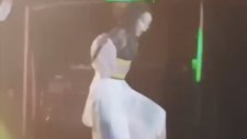 Inna İstanbul'daki Konserinde Sahneden Düştü