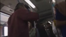 Metrobüste Öpüşen Çifte Sahip Çıkan Amca