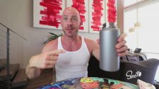 İrlanda'dan Gönderilen Atıştırmalıkları Deneyen Johnny Sins