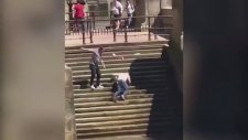 Merdivenlerde Ayağı Kayan Adam Nehri Boyladı