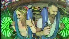 Slingshot'ta Korkudan Gözleri Açık Şekilde Bayılan Adam