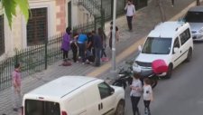 İstanbul'da Genç Kızlar Saç Saça Baş Başa Kavga Etti
