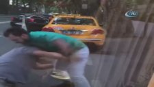 Minibüsçü ile Taksici Yumruk Yumruğa Kavga Etti
