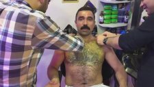 Ağda İle Göğüs Kıllarını Aldıran Urfalı Emin Ağa