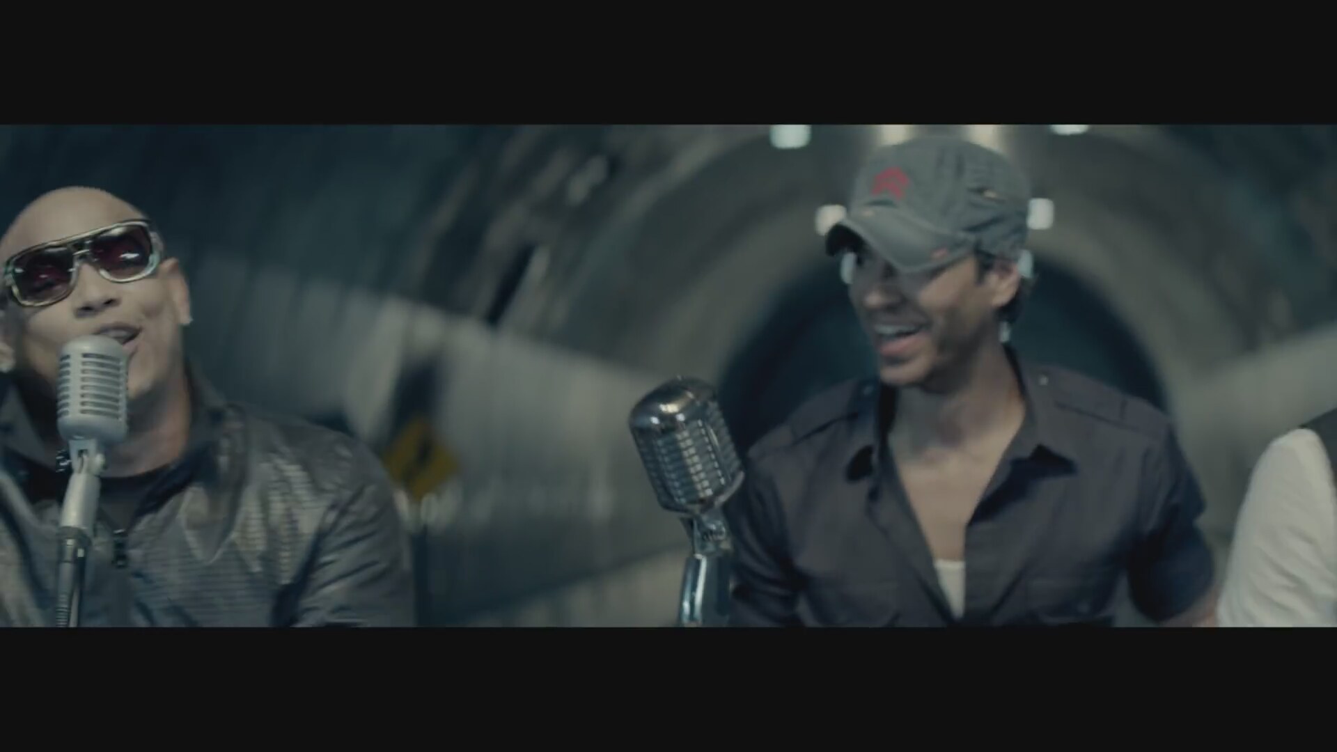 Enrique Iglesias Bailando Espanol Ft Descemer Bueno Gente De Zona Izlesene Com