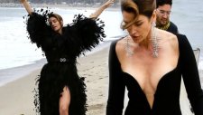 Cindy Crawford Gençlere Taş Çıkardı