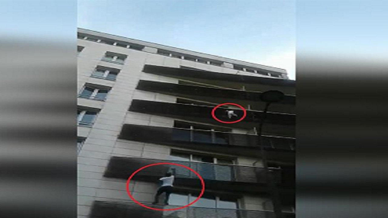 Balkondan Sarkan Çocuğu 4. Kata Tırmanıp Kurtardı (VİDEO) Balkondan Sarkan Çocuğu 4. Kata Tırmanıp Kurtardı (VİDEO)