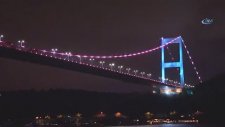 FSM Köprüsü Azerbaycan Bayrağının Rengiyle Aydınlatıldı