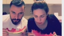 Alişan ve Eşi Buse Varol'un Karpuz Yeme Yarışı