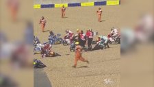 Toplu Bi Şekilde Kumluk Alana Dalan Motosikletciler