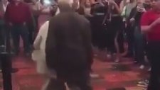 Ortalığın Tozunu Attıran Yaşlı Çift