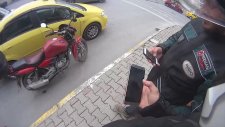 Masrafı Teyzeye Kitlemeye Çalışan Motorcu