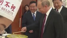 Çin Usulü Mantı ve Krep Yapan Putin