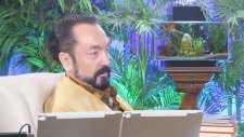 Adnan Oktar'ın Aslanları Tarafından Tepeden Tırnağa Övülme Seansı