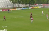 Dennis Bergkamp 50 yaşında şova devam ediyor!