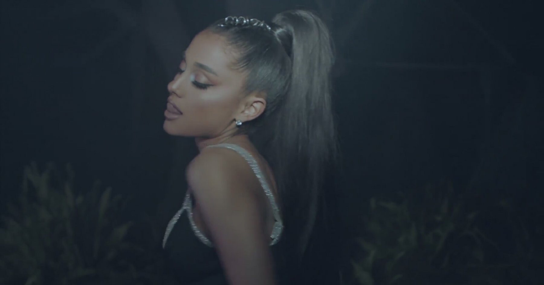 Ariana Grande - The Light Is Coming (feat. Nicki Minaj) | İzlesene.com