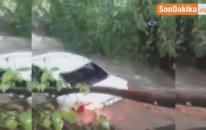 Çanakkale'de Sel Araçları Yuttu