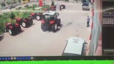 Değnekçilik Yaptığı Traktörün Altında Kaldı