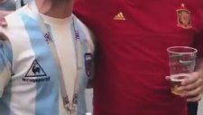 Maradona'nın Golünü Anlatan Arjantinli ve İspanyol Ruh Hastası Taraftarlar