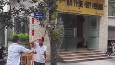 Meyveyi Tepsiye Denk Getireyim Derken Kafaya Getiren Adam