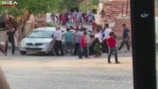 Mahalleli Tarafından Tekme Tokat Dövülen Sürücü