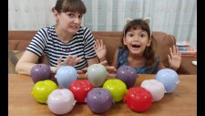 Kutudan Ne Çıkacak Challenge. Elif ve Lera Yarışıyorlar. Eğlenceli Çocuk Videosu