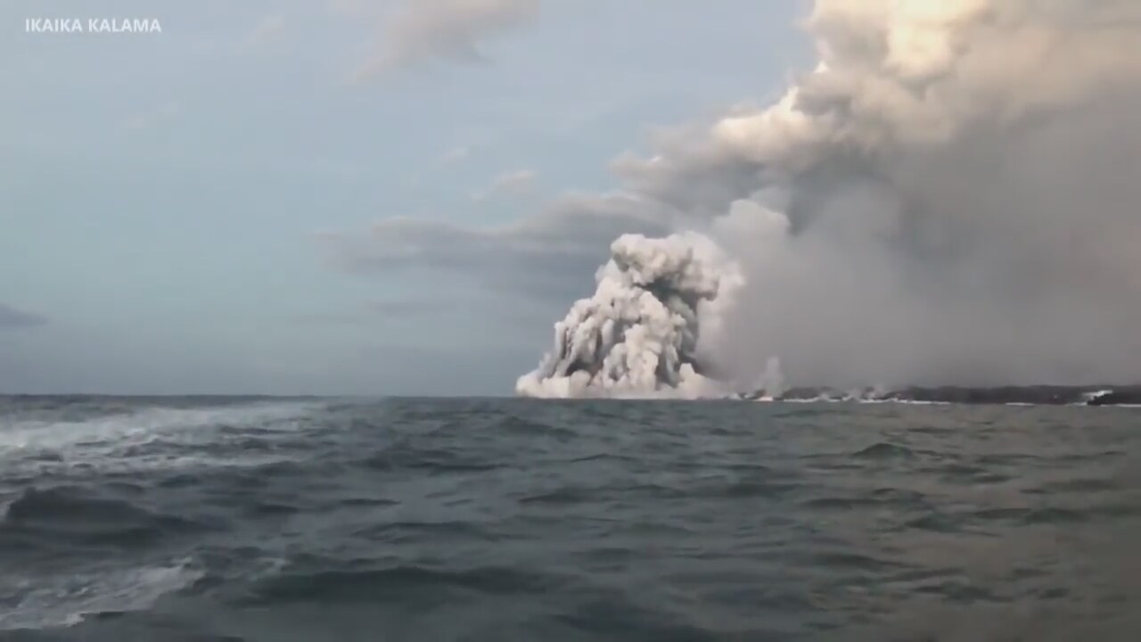 Kilauea Yanardağı'ndan Püsküren Lavlar Tur Teknesine Sıçradı